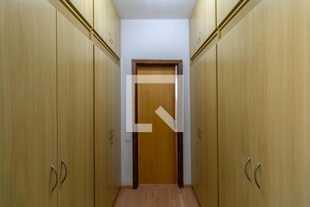 Casa à venda com 546m², 4 quartos e 5 vagasQuarto Suíte 2