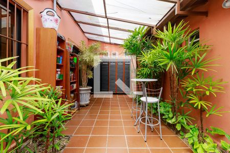 Casa à venda com 173m², 4 quartos e 2 vagas Casa à venda com 173m², 4 quartos e 2 vagasQuintal