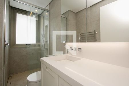 Apartamento à venda com 388m², 4 quartos e 4 vagasBanheiro suite 2