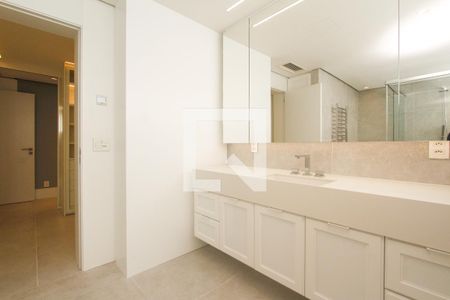 Apartamento à venda com 388m², 4 quartos e 4 vagasBanheiro suite 4