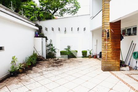 Casa à venda com 384m², 3 quartos e 5 vagas Casa à venda com 384m², 3 quartos e 5 vagasGaragem