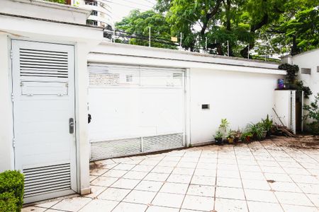 Casa à venda com 384m², 3 quartos e 5 vagas Casa à venda com 384m², 3 quartos e 5 vagasGaragem