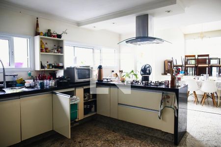 Casa à venda com 384m², 3 quartos e 5 vagas Casa à venda com 384m², 3 quartos e 5 vagasCozinha