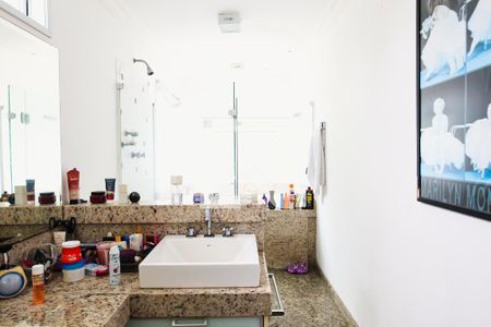 Casa à venda com 384m², 3 quartos e 5 vagas Casa à venda com 384m², 3 quartos e 5 vagasBanheiro da Suite 1