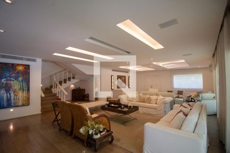 Sala de casa de condomínio à venda com 4 quartos, 720m² em Barra da Tijuca, Rio de Janeiro