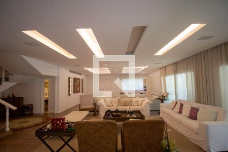 Sala de casa de condomínio à venda com 4 quartos, 720m² em Barra da Tijuca, Rio de Janeiro