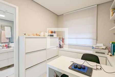 Apartamento à venda com 146m², 3 quartos e 3 vagas Apartamento à venda com 146m², 3 quartos e 3 vagasHome office da suíte 2
