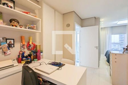Apartamento à venda com 146m², 3 quartos e 3 vagas Apartamento à venda com 146m², 3 quartos e 3 vagasHome office da suíte 2