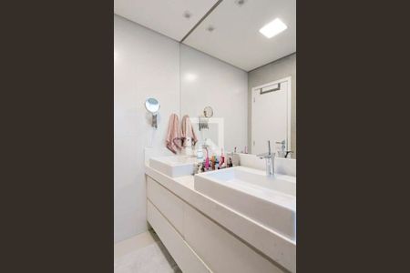 Apartamento à venda com 146m², 3 quartos e 3 vagas Apartamento à venda com 146m², 3 quartos e 3 vagasBanheiro da suíte 2