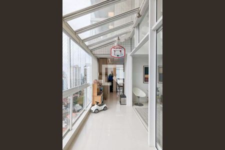 Apartamento à venda com 146m², 3 quartos e 3 vagas Apartamento à venda com 146m², 3 quartos e 3 vagasVaranda