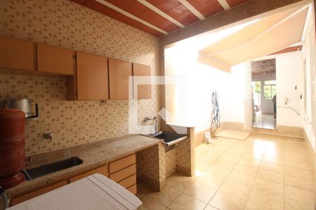 Casa à venda com 350m², 5 quartos e 3 vagasÁrea de Serviço