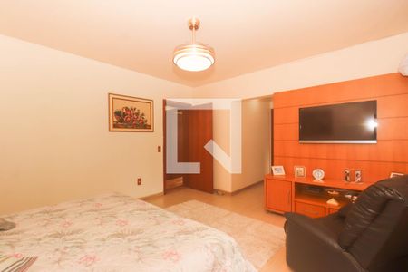 Casa à venda com 400m², 4 quartos e 4 vagas Casa à venda com 400m², 4 quartos e 4 vagasSuíte