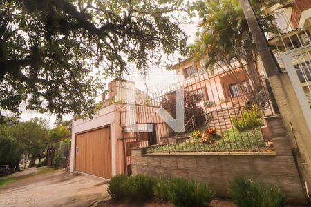 Casa à venda com 400m², 4 quartos e 4 vagas Casa à venda com 400m², 4 quartos e 4 vagasFachada