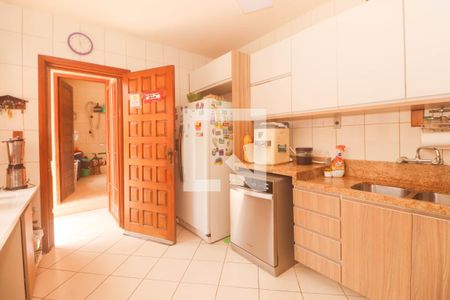 Casa à venda com 400m², 4 quartos e 4 vagas Casa à venda com 400m², 4 quartos e 4 vagasCozinha