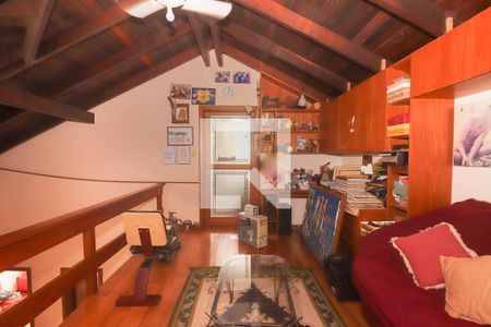 Casa à venda com 400m², 4 quartos e 4 vagas Casa à venda com 400m², 4 quartos e 4 vagasSótão