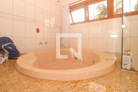 Casa à venda com 400m², 4 quartos e 4 vagas Casa à venda com 400m², 4 quartos e 4 vagasBanheiro da Suíte