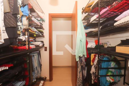 Casa à venda com 400m², 4 quartos e 4 vagas Casa à venda com 400m², 4 quartos e 4 vagasCloset da Suíte