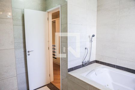Apartamento à venda com 160m², 2 quartos e 2 vagas Apartamento à venda com 160m², 2 quartos e 2 vagasBanheiro da Suíte