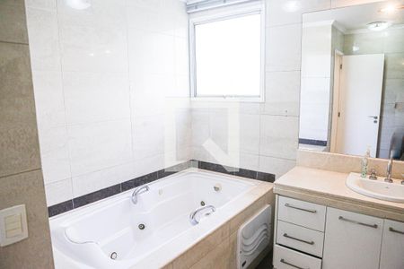 Apartamento à venda com 160m², 2 quartos e 2 vagas Apartamento à venda com 160m², 2 quartos e 2 vagasBanheiro da Suite