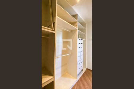 Apartamento à venda com 160m², 2 quartos e 2 vagas Apartamento à venda com 160m², 2 quartos e 2 vagasCloset da Suíte 2