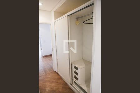 Apartamento à venda com 160m², 2 quartos e 2 vagas Apartamento à venda com 160m², 2 quartos e 2 vagasCloset da Suíte 2