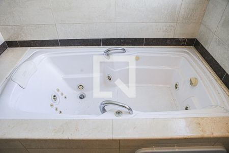 Apartamento à venda com 160m², 2 quartos e 2 vagas Apartamento à venda com 160m², 2 quartos e 2 vagasBanheira da Suíte