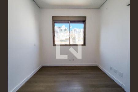 Apartamento à venda com 135m², 4 quartos e 3 vagasQuarto 3