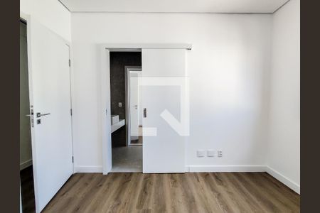 Apartamento à venda com 253m², 4 quartos e 4 vagasQuarto 2