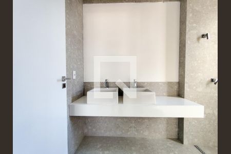 Apartamento à venda com 243m², 4 quartos e 4 vagasQuarto 3 - Banheiro