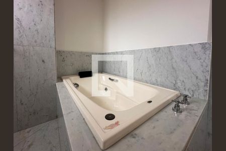 Apartamento à venda com 820m², 6 quartos e 6 vagasDetalhe Banheiro 1 Suíte 4