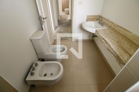 Apartamento à venda com 425m², 7 quartos e 5 vagasBanheiro da Suíte 2