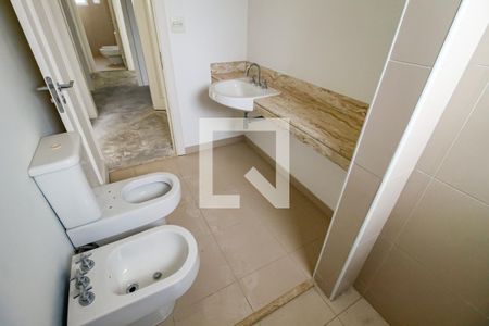 Apartamento à venda com 425m², 7 quartos e 5 vagasBanheiro da Suíte 1
