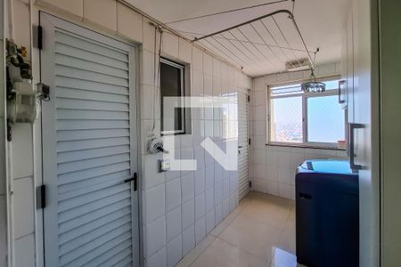 Apartamento à venda com 140m², 3 quartos e 2 vagas Apartamento à venda com 140m², 3 quartos e 2 vagasÁrea de Serviço
