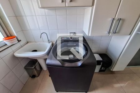 Apartamento à venda com 140m², 3 quartos e 2 vagas Apartamento à venda com 140m², 3 quartos e 2 vagasÁrea de Serviço