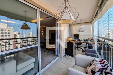 Apartamento à venda com 140m², 3 quartos e 2 vagas Apartamento à venda com 140m², 3 quartos e 2 vagasVaranda