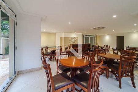 Apartamento à venda com 140m², 3 quartos e 2 vagas Apartamento à venda com 140m², 3 quartos e 2 vagasÁrea comum - Salão de festas