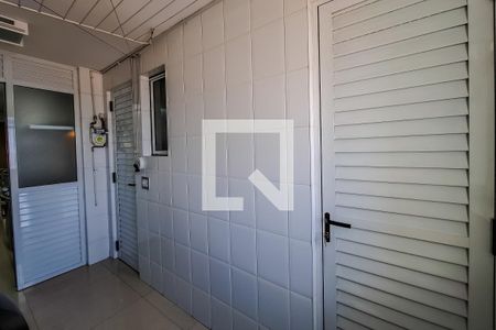 Apartamento à venda com 140m², 3 quartos e 2 vagas Apartamento à venda com 140m², 3 quartos e 2 vagasÁrea de Serviço
