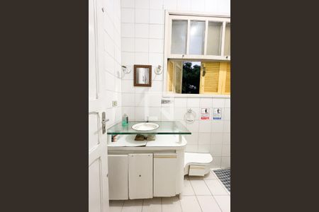 Casa à venda com 180m², 3 quartos e 3 vagas Casa à venda com 180m², 3 quartos e 3 vagasBanheiro 2