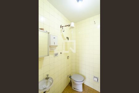 Casa à venda com 296m², 3 quartos e 2 vagas Casa à venda com 296m², 3 quartos e 2 vagasBanheiro de Serviço