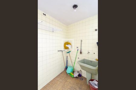 Casa à venda com 296m², 3 quartos e 2 vagas Casa à venda com 296m², 3 quartos e 2 vagasLavanderia