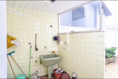 Casa à venda com 296m², 3 quartos e 2 vagas Casa à venda com 296m², 3 quartos e 2 vagasLavanderia