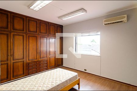 Casa à venda com 296m², 3 quartos e 2 vagas Casa à venda com 296m², 3 quartos e 2 vagasSuíte