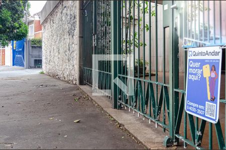 Casa à venda com 296m², 3 quartos e 2 vagas Casa à venda com 296m², 3 quartos e 2 vagasFachada