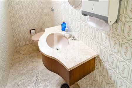 Casa à venda com 296m², 3 quartos e 2 vagas Casa à venda com 296m², 3 quartos e 2 vagasLavabo