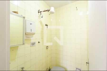 Casa à venda com 296m², 3 quartos e 2 vagas Casa à venda com 296m², 3 quartos e 2 vagasBanheiro de Serviço