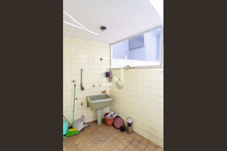 Casa à venda com 296m², 3 quartos e 2 vagas Casa à venda com 296m², 3 quartos e 2 vagasLavanderia