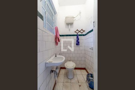 Casa à venda com 249m², 3 quartos e 2 vagas Casa à venda com 249m², 3 quartos e 2 vagasBanheiro de Serviço