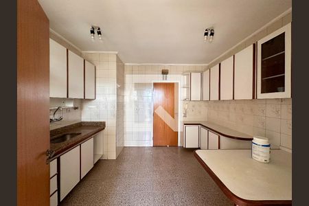 Apartamento à venda com 120m², 4 quartos e 2 vagasCozinha