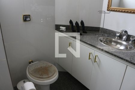 Apartamento à venda com 200m², 3 quartos e 2 vagasBanheiro da Suíte