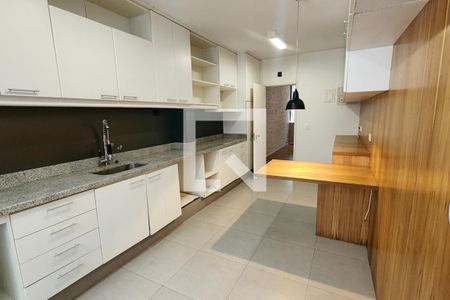 Apartamento à venda com 200m², 4 quartos e 2 vagasCozinha